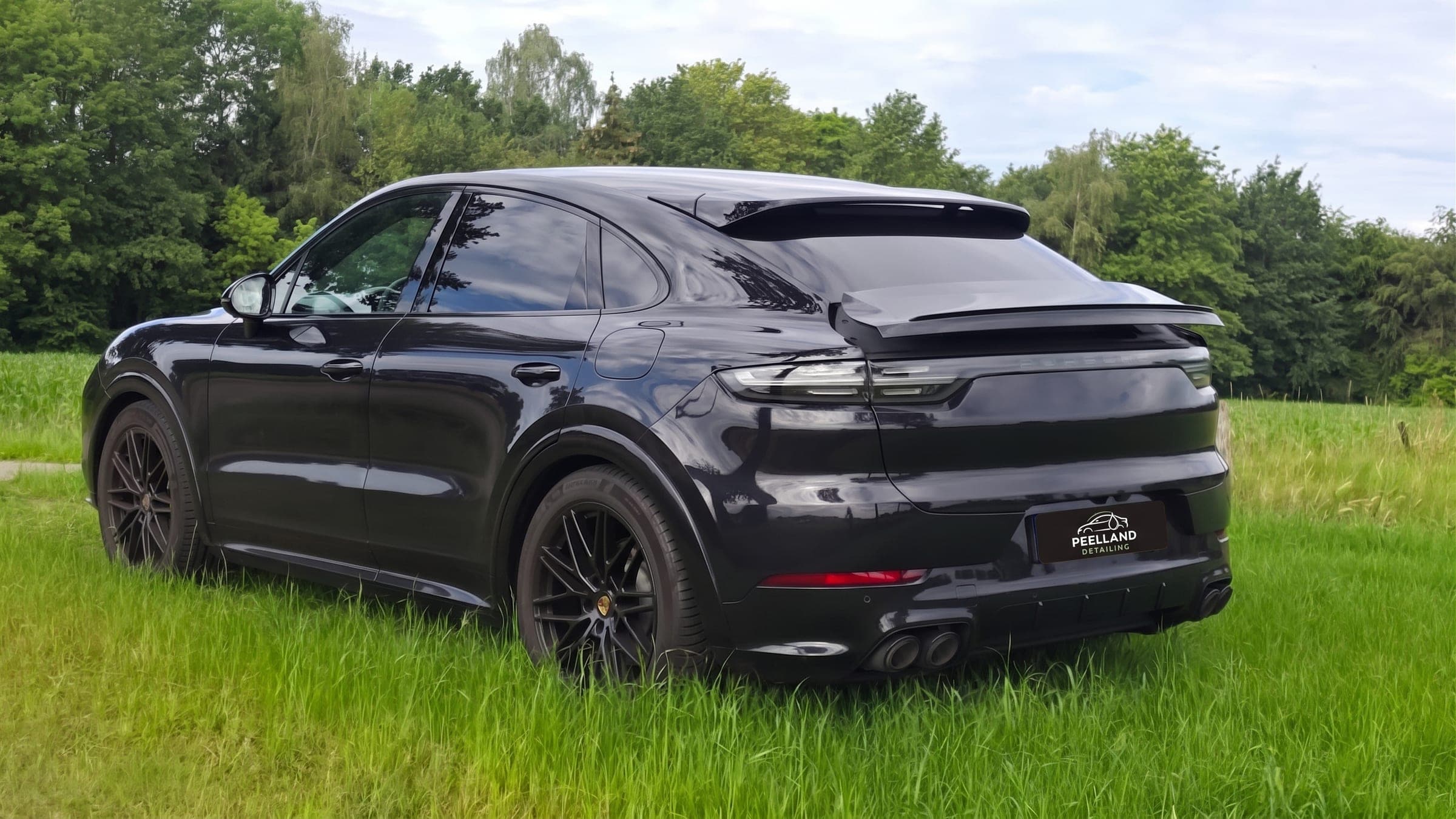 Auto na een detailingbehandeling van Peelland Detailing